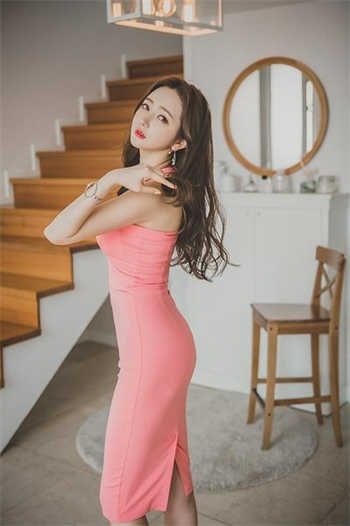 女士紧身牛仔裤搭配图片