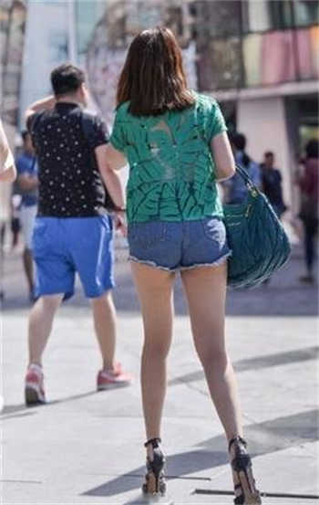 带着儿子穿越七零