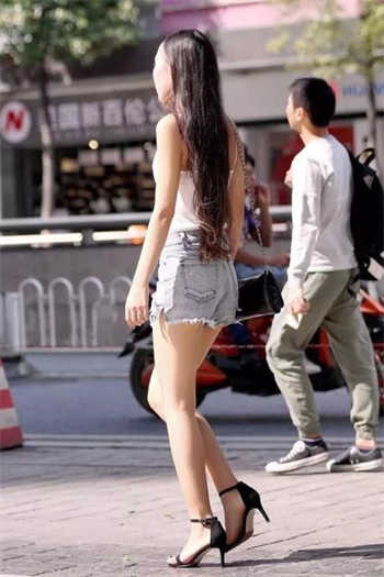 貌美妻子背叛婚姻的誓言