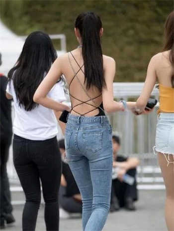 坐在他脸上舌头钻的视频