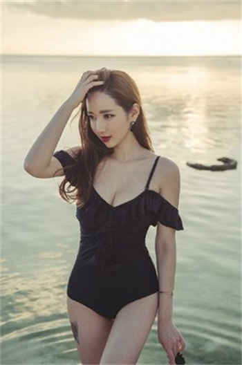 女生穿拘束衣小说