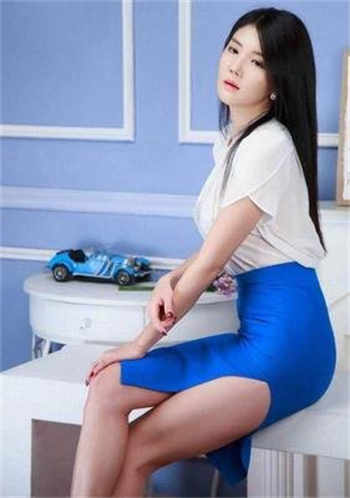 儿子替爸爸为妈妈耕地
