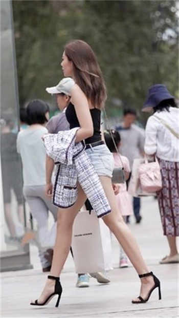 第一章是高冷班主任的小说