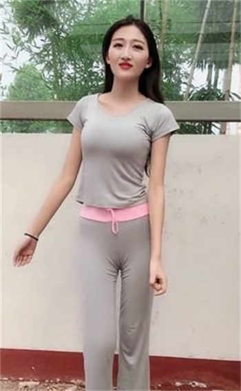 被迫成为妹妹的鞋垫